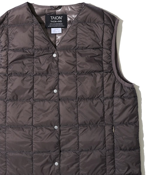 TAION（タイオン）の「【TAION / タイオン】V NECK BUTTON DOWN VEST / インナーダウンベスト TAION-W001（ダウンベスト・レディース・ブラック/カーキ/チャコールグレー/グレー/オフホワイト/サンドベージュ/ネイビー/ライトグレー/セージグリーン・SMALL/MEDIUM/LARGE/X-LARGE/XX-LARGE）」の5枚目の写真
