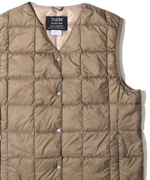 TAION（タイオン）の「【TAION / タイオン】V NECK BUTTON DOWN VEST / インナーダウンベスト TAION-W001（ダウンベスト・レディース・ブラック/カーキ/チャコールグレー/グレー/オフホワイト/サンドベージュ/ネイビー/ライトグレー/セージグリーン・SMALL/MEDIUM/LARGE/X-LARGE/XX-LARGE）」の7枚目の写真