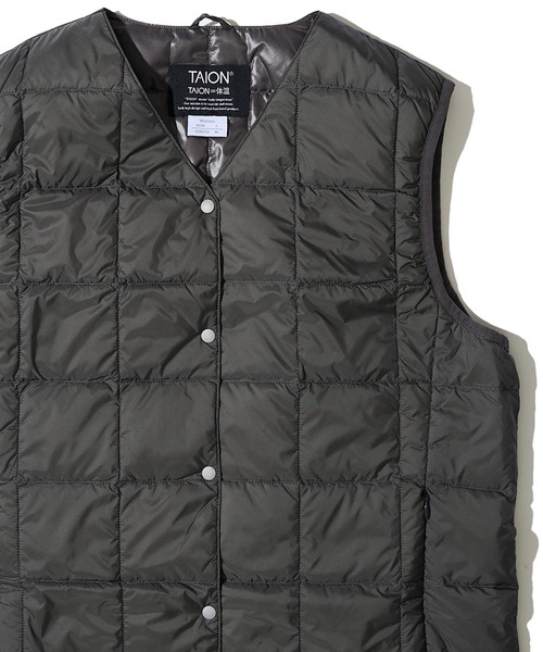 TAION（タイオン）の「【TAION / タイオン】V NECK BUTTON DOWN VEST / インナーダウンベスト TAION-W001（ダウンベスト・レディース・ブラック/カーキ/チャコールグレー/グレー/オフホワイト/サンドベージュ/ネイビー/ライトグレー/セージグリーン・SMALL/MEDIUM/LARGE/X-LARGE/XX-LARGE）」の3枚目の写真