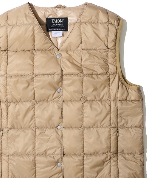 TAION（タイオン）の「【TAION / タイオン】V NECK BUTTON DOWN VEST / インナーダウンベスト TAION-W001（ダウンベスト・レディース・ブラック/カーキ/チャコールグレー/グレー/オフホワイト/サンドベージュ/ネイビー/ライトグレー/セージグリーン・SMALL/MEDIUM/LARGE/X-LARGE/XX-LARGE）」の6枚目の写真