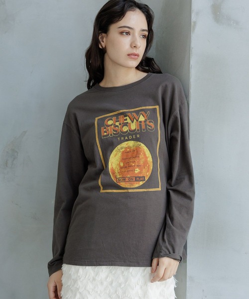 LAKOLE(ラコレ)の「グラフィックプリント長袖TEE / 976017(Tシャツ/カットソー・レディース・ホワイト系その他6/グレー系9/チャコール/オフホワイト・MEDIUM/SMALL)」の3枚目の写真