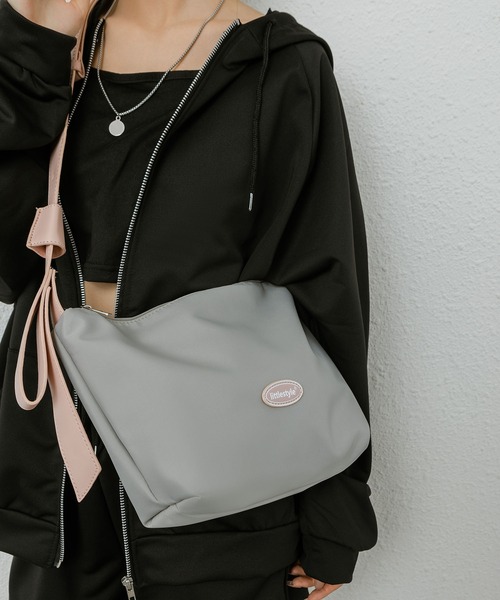 LA VORAGINE（ラ ヴォラジネ）の「配色ショルダー　ナイロンショルダーバッグ（ショルダーバッグ・レディース・グレー/ピンク・FREE）」の5枚目の写真