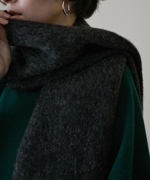 SALON adam et rope'(サロン アダム エ ロペ)の「【WEB限定】ウールミックスシャギーストール(ストール/ショール・レディース・チャコールグレー/ブルー/クリーム/オレンジ/ホワイト・FREE)」の6枚目の写真