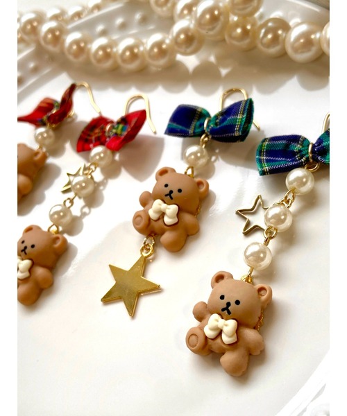 tone(トーン)の「【MUURABBTI】くまちゃんと星のチェックリボンピアス(MA)(ピアス(両耳用)・レディース・レッド/グリーン・FREE)」の5枚目の写真