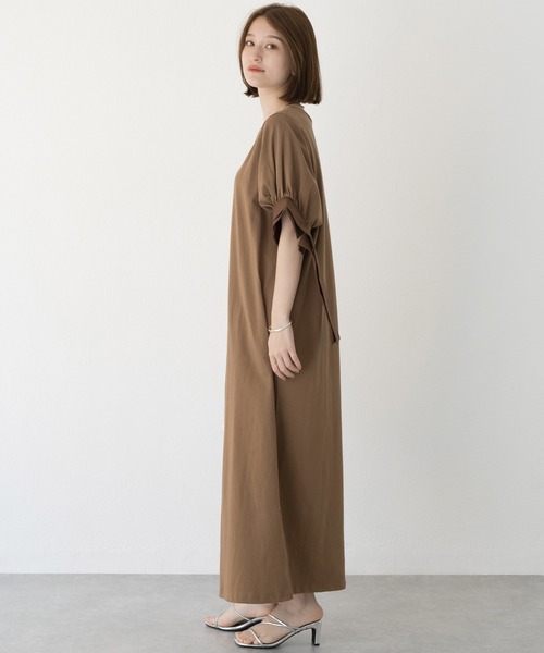 LAVEANGE(ラビアンジェ)の「カフスリボンカットワンピース(ワンピース・レディース・ネイビー/ブラック/ブラウン・M/LL/5L/4L/3L)」の8枚目の写真