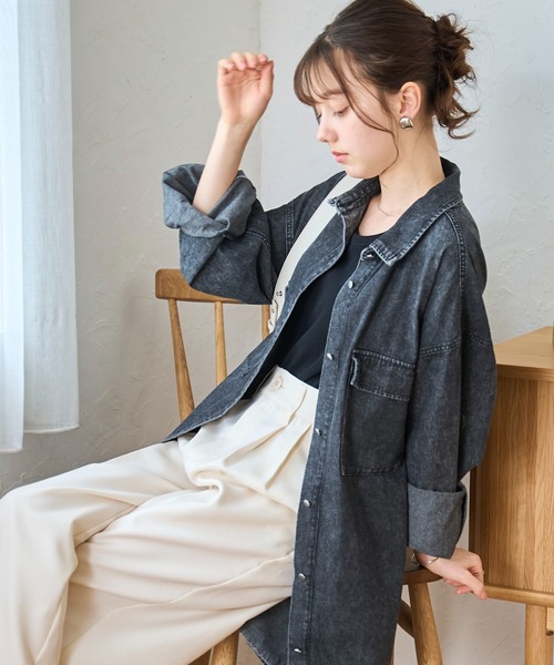 WEGO(ウィゴー)の「WEGO/デニムBIGシャツ(シャツ/ブラウス・レディース・ブラック系その他/ライトインディゴブルー/コバルトブルー・FREE)」の2枚目の写真