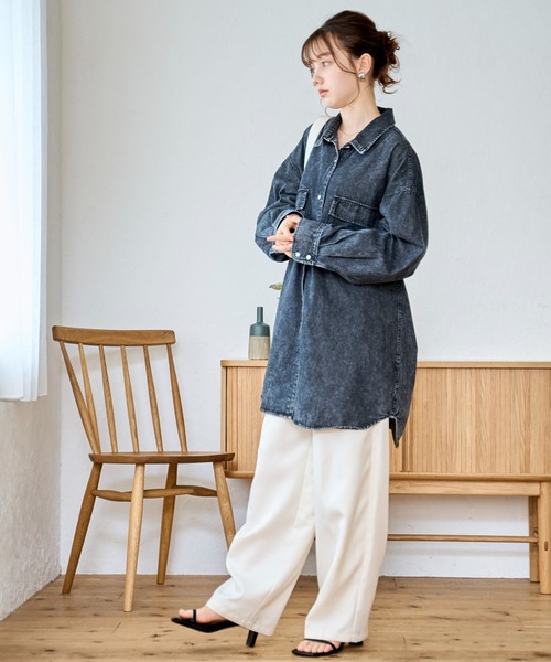 WEGO(ウィゴー)の「WEGO/デニムBIGシャツ(シャツ/ブラウス・レディース・ブラック系その他/ライトインディゴブルー/コバルトブルー・FREE)」の4枚目の写真
