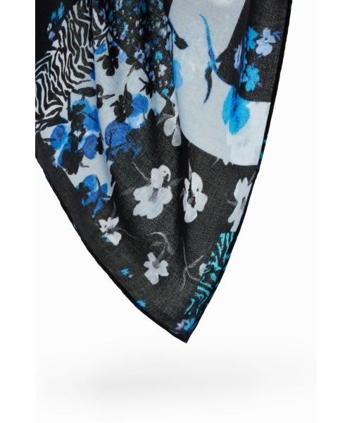 Desigual(デシグアル)の「花柄パッチワーク 長方形ストール(ストール/ショール・レディース・ブルー・FREE)」の4枚目の写真