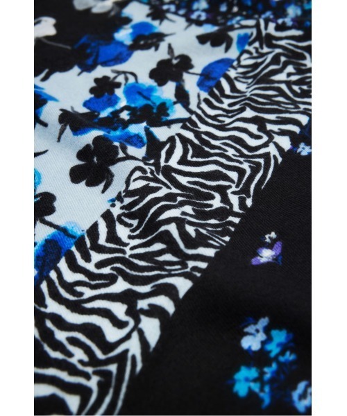 Desigual(デシグアル)の「花柄パッチワーク 長方形ストール(ストール/ショール・レディース・ブルー・FREE)」の5枚目の写真