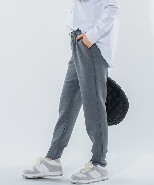 VICKY（ビッキー）の「【ビッキー定番/ロングシーズン大活躍/L号サイズ/新色登場！】裾スリットジョガーパンツ《手洗い可能》（スウェットパンツ・レディース・オフホワイト/ブラック/ベージュ/グレー・S/M/L）」の12枚目の写真