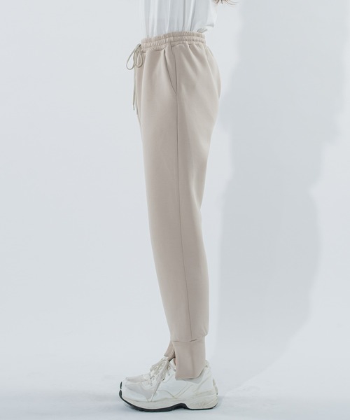 VICKY（ビッキー）の「【ビッキー定番/ロングシーズン大活躍/L号サイズ/新色登場！】裾スリットジョガーパンツ《手洗い可能》（スウェットパンツ・レディース・オフホワイト/ブラック/ベージュ/グレー・S/M/L）」の18枚目の写真