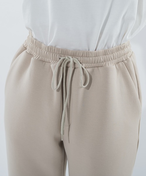 VICKY（ビッキー）の「【ビッキー定番/ロングシーズン大活躍/L号サイズ/新色登場！】裾スリットジョガーパンツ《手洗い可能》（スウェットパンツ・レディース・オフホワイト/ブラック/ベージュ/グレー・S/M/L）」の20枚目の写真