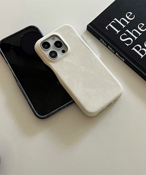 lit.Cy（リットシー）の「デニムファブリックスマホケース　iPhoneケース（スマホケース/カバー・メンズ・ネイビー/ブラック/オフホワイト/ブルー・iPhone 14/iPhone 13 Pro/iPhone 13/iPhone 15 Pro/iPhone 15/iPhone 14 Pro）」の10枚目の写真
