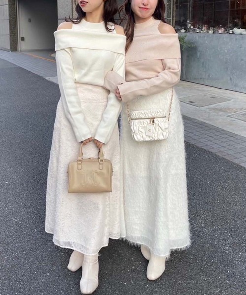 one after another NICE CLAUP（ワンアフターアナザーナイスクラップ）の「肩あきオフショルニット（ニット/セーター・レディース・オフホワイト/グレー/ベージュ/ホワイト×ブラック・FREE）」の8枚目の写真