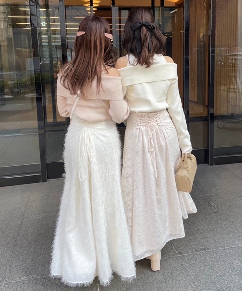 one after another NICE CLAUP（ワンアフターアナザーナイスクラップ）の「肩あきオフショルニット（ニット/セーター・レディース・オフホワイト/グレー/ベージュ/ホワイト×ブラック・FREE）」の10枚目の写真