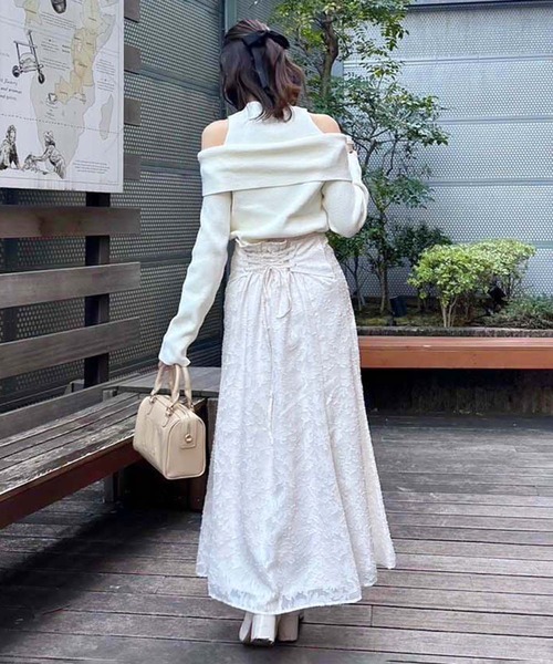 one after another NICE CLAUP（ワンアフターアナザーナイスクラップ）の「肩あきオフショルニット（ニット/セーター・レディース・オフホワイト/グレー/ベージュ/ホワイト×ブラック・FREE）」の7枚目の写真