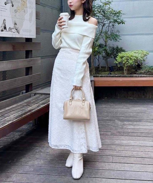 one after another NICE CLAUP（ワンアフターアナザーナイスクラップ）の「肩あきオフショルニット（ニット/セーター・レディース・オフホワイト/グレー/ベージュ/ホワイト×ブラック・FREE）」の5枚目の写真