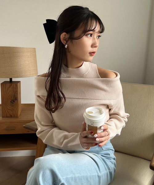 one after another NICE CLAUP（ワンアフターアナザーナイスクラップ）の「肩あきオフショルニット（ニット/セーター・レディース・オフホワイト/グレー/ベージュ/ホワイト×ブラック・FREE）」の18枚目の写真