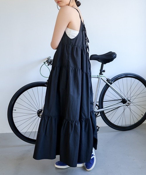 ANME(アンメ)の「バックリボンティアードキャミワンピース(ワンピース・レディース・グレー/ブラック/カーキ・M)」の10枚目の写真