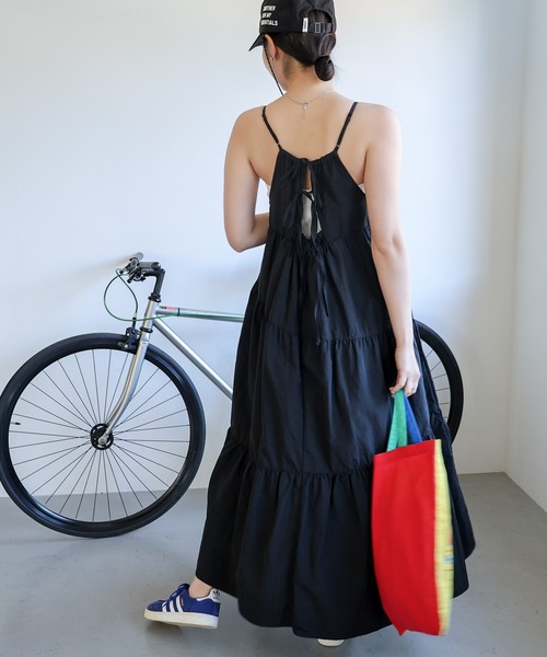 ANME(アンメ)の「バックリボンティアードキャミワンピース(ワンピース・レディース・グレー/ブラック/カーキ・M)」の12枚目の写真