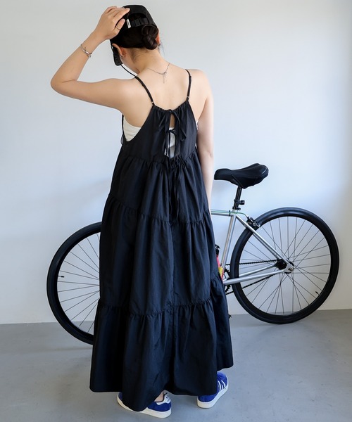 ANME(アンメ)の「バックリボンティアードキャミワンピース(ワンピース・レディース・グレー/ブラック/カーキ・M)」の5枚目の写真