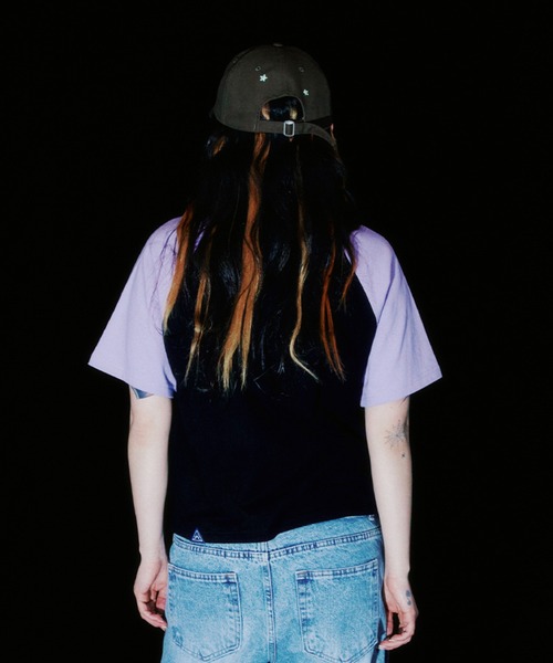 ISTKUNST(イストクンスト)の「A'GEM/9 × .kom 『ISTKUNST/イストクンスト』 PRINT RAGLAN TEE/ プリント ラグラン Tシャツ(Tシャツ/カットソー・メンズ・ブラック/カーキ・S/L)」の7枚目の写真