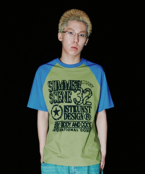 ISTKUNST(イストクンスト)の「A'GEM/9 × .kom 『ISTKUNST/イストクンスト』 PRINT RAGLAN TEE/ プリント ラグラン Tシャツ(Tシャツ/カットソー・メンズ・ブラック/カーキ・S/L)」の3枚目の写真