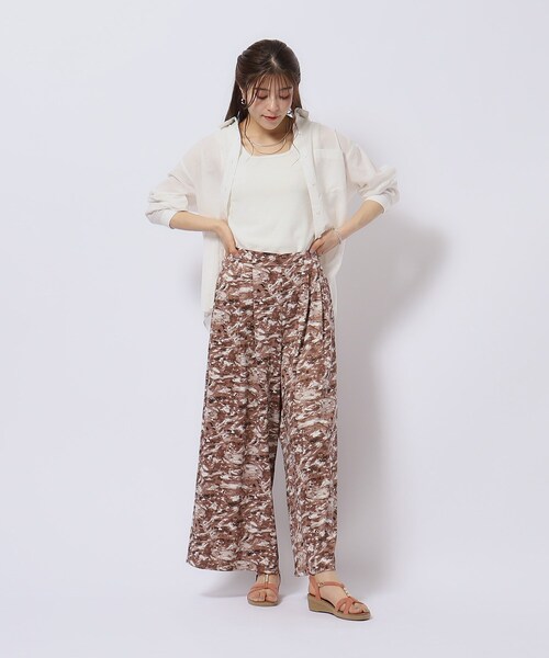 SHOO・LA・RUE(シューラルー)の「◆【ふかふか中敷き】片手で履ける Yストラップサンダル(サンダル・レディース・チャコールグレー/サンドベージュ/ダークオレンジ/カーキ/ブルー/イエロー・35/45)」の12枚目の写真