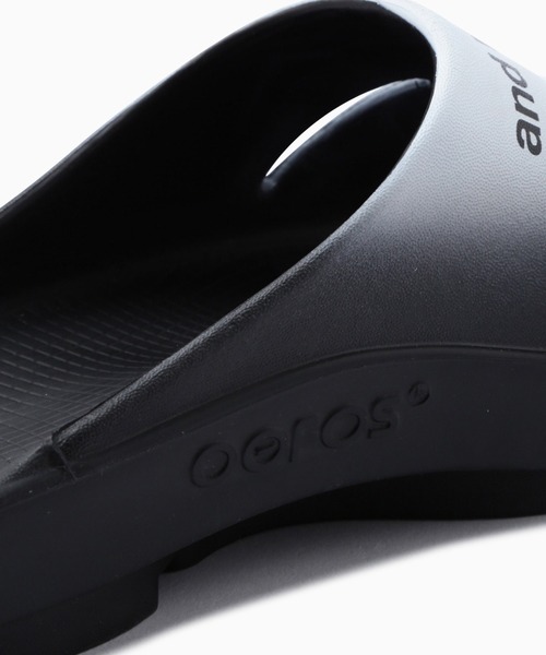 and wander(アンドワンダー)の「【入庫禁止】and wander/アンドワンダー×OOFOS/ウーフォス recovery sandal スライドサンダル リカバリーサンダル(サンダル・メンズ・ブラック・26/27/28)」の8枚目の写真