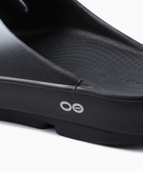 and wander(アンドワンダー)の「【入庫禁止】and wander/アンドワンダー×OOFOS/ウーフォス recovery sandal スライドサンダル リカバリーサンダル(サンダル・メンズ・ブラック・26/27/28)」の7枚目の写真