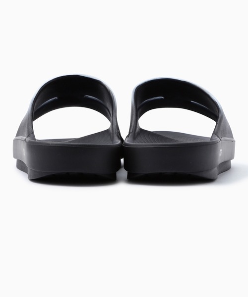 and wander(アンドワンダー)の「【入庫禁止】and wander/アンドワンダー×OOFOS/ウーフォス recovery sandal スライドサンダル リカバリーサンダル(サンダル・メンズ・ブラック・26/27/28)」の3枚目の写真
