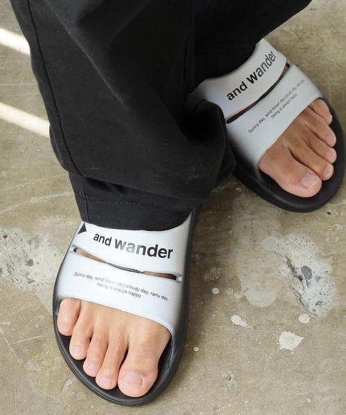 and wander(アンドワンダー)の「【入庫禁止】and wander/アンドワンダー×OOFOS/ウーフォス recovery sandal スライドサンダル リカバリーサンダル(サンダル・メンズ・ブラック・26/27/28)」の13枚目の写真