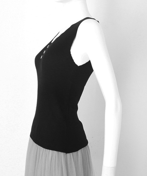 Miniministore(ミニミニストア)の「タンクトップ Vネック ノースリーブ(タンクトップ・レディース・ブラック/ベージュ/ブルー/ホワイト/イエロー/コーラル/ミント・FREE)」の16枚目の写真