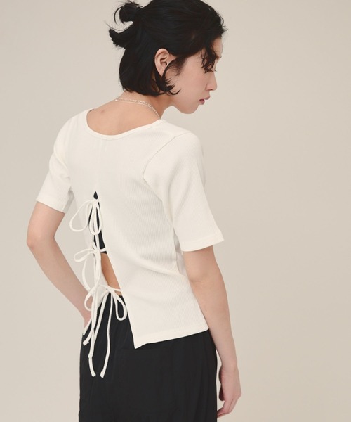 eL（エル）の「【eL】Back  Ribbon Tee/120981（Tシャツ/カットソー・レディース・オフホワイト/ブラック/カーキ・FREE）」の5枚目の写真