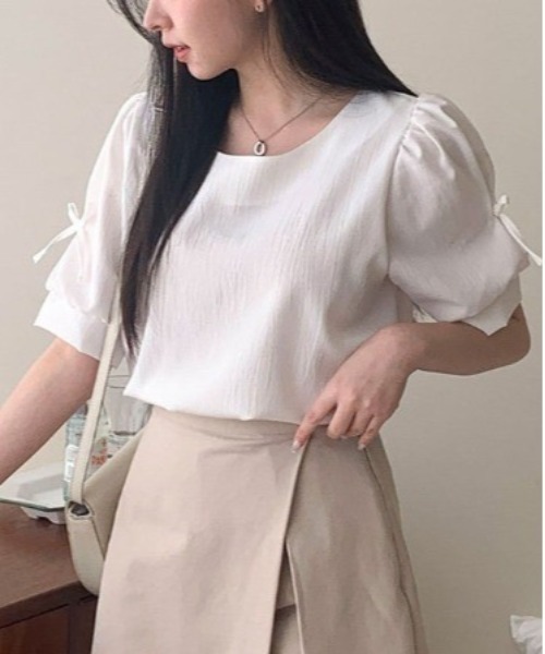 VIVID LADY(ビビッドレディー)の「リボン付き袖ブラウス バレコア 長袖 半袖 レディース クルーネック リボン ブラウス(シャツ/ブラウス・レディース・ブラック/スカイブルー/ピンク/アイボリー/ブラック系その他/クリーム/ベージュ/ピンク系その他/グレー/ブルー系その他・FREE/フリー/SMALL)」の2枚目の写真