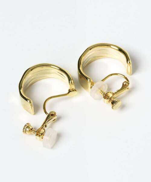 SMELLY（スメリー）の「ニュアンスプレートフープイヤリング（イヤリング・レディース・ゴールド/シルバー・-）」の12枚目の写真