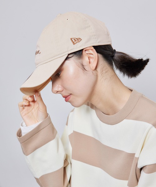 NEW ERA(R)×MARY QUANT3段ロゴ キャップ(ベージュ） マリークワント MARY QUANT NEW ERA(R) × MARY QUANT3段ロゴ