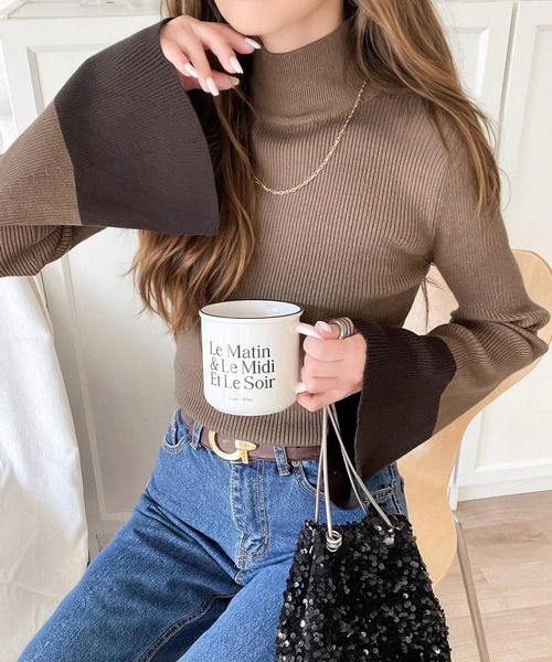 セール】大人かわいいが実現できる。袖フレアハイネックニットプル