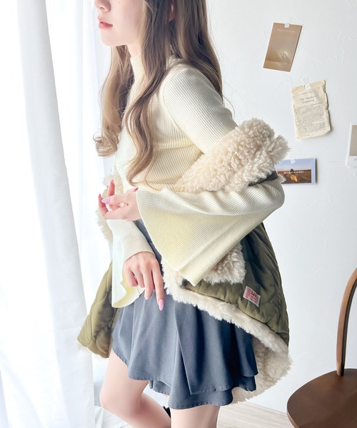 classicalelf(クラシカルエルフ)の「大人かわいいが実現できる。袖フレアハイネックニットプルオーバー(袖配色・無地・ボーダー)(ニット/セーター・レディース・ブラック/チャコールグレー×ブラック/アイボリー/グレー系その他/ホワイト×ブラック/ブラック系その他/ライトグレー/モカ・LARGE/MEDIUM/SMALL/X-LARGE)」の12枚目の写真