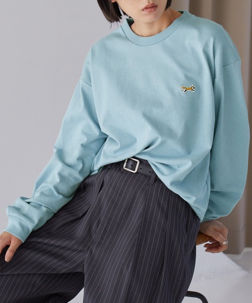 MONO-MART（モノマート）の「PENNEYS/ペニーズ 別注 THE FOX ロゴ ワンポイントワッペン刺繍オーバーサイズTシャツ（Tシャツ/カットソー・レディース・ダークネイビー/ライトグレー/ホワイト系/ブラック/ホワイト/チャコール/ブラウン/グレイッシュベージュ/レッド/ピンク/ブラック系/グレイッシュブルー/チェリーレッド・S/L/M）」の9枚目の写真