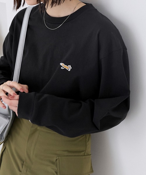 MONO-MART（モノマート）の「PENNEYS/ペニーズ 別注 THE FOX ロゴ ワンポイントワッペン刺繍オーバーサイズTシャツ（Tシャツ/カットソー・レディース・ダークネイビー/ライトグレー/ホワイト系/ブラック/ホワイト/チャコール/ブラウン/グレイッシュベージュ/レッド/ピンク/ブラック系/グレイッシュブルー/チェリーレッド・S/L/M）」の3枚目の写真