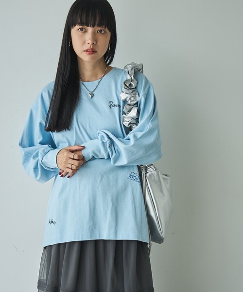 PENNEYS(ぺニーズ)の「PENNEYS(ぺニーズ)別注ランダム刺繍ロングスリーブTシャツ(Tシャツ/カットソー・レディース・ライトブルー/ダークグレー/オフホワイト/ナチュラル・FREE)」の4枚目の写真