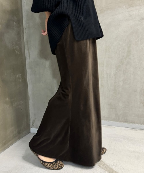 CE'E_SE'E（シーシー）の「ベロアストレートスカート（スカート・レディース・ブラック/ベージュ/ダークブラウン/ネイビー・FREE）」の3枚目の写真