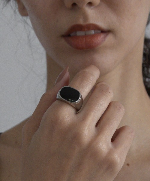 abaskdesign（アバスクデザイン）の「金属アレルギー対応 スクエアトップステンレスリング（リング・レディース・ゴールド系その他/シルバー系その他/ゴールド系その他2/シルバー系その他2・11号/9号/14号/16号/7号）」の2枚目の写真