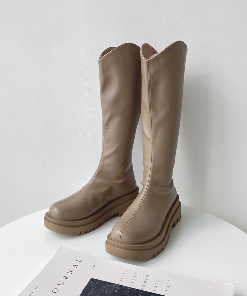 AS KNOW AS plus（アズノゥアズプラス）の「Vカットロングブーツ（ブーツ・レディース・ベージュ/ブラウン/ブラック・M/L）」の8枚目の写真