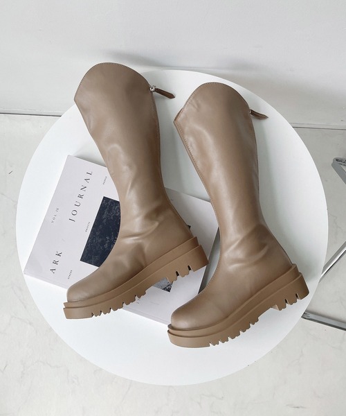 AS KNOW AS plus（アズノゥアズプラス）の「Vカットロングブーツ（ブーツ・レディース・ベージュ/ブラウン/ブラック・M/L）」の9枚目の写真