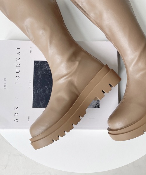 AS KNOW AS plus（アズノゥアズプラス）の「Vカットロングブーツ（ブーツ・レディース・ベージュ/ブラウン/ブラック・M/L）」の10枚目の写真