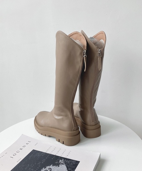 AS KNOW AS plus（アズノゥアズプラス）の「Vカットロングブーツ（ブーツ・レディース・ベージュ/ブラウン/ブラック・M/L）」の11枚目の写真