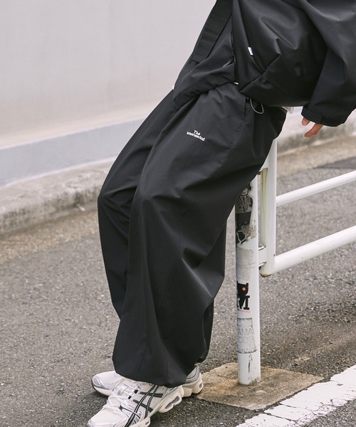 The unormwind（ザアンノームワインド）の「【撥水、透湿、防風】3レイヤーオーバータックワイドパンツ（その他パンツ・メンズ・チャコール/ブラック・S/M/L/XL）」の9枚目の写真