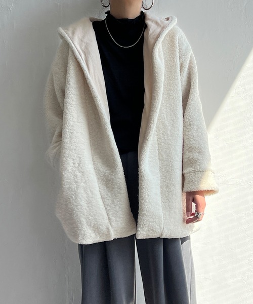 LBC（エルビーシー）の「【WEB限定】ボアフリースフードトッパーカーデ（その他アウター・レディース・グレー/ホワイト/オリーブ・M）」の2枚目の写真